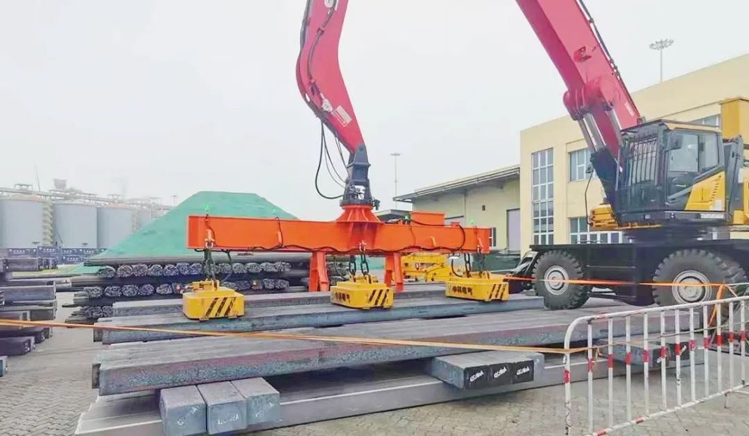 A nova tecnologia 'Knuckle Boom Crane + Lifting Electromagnet' oficialmente colocada em uso